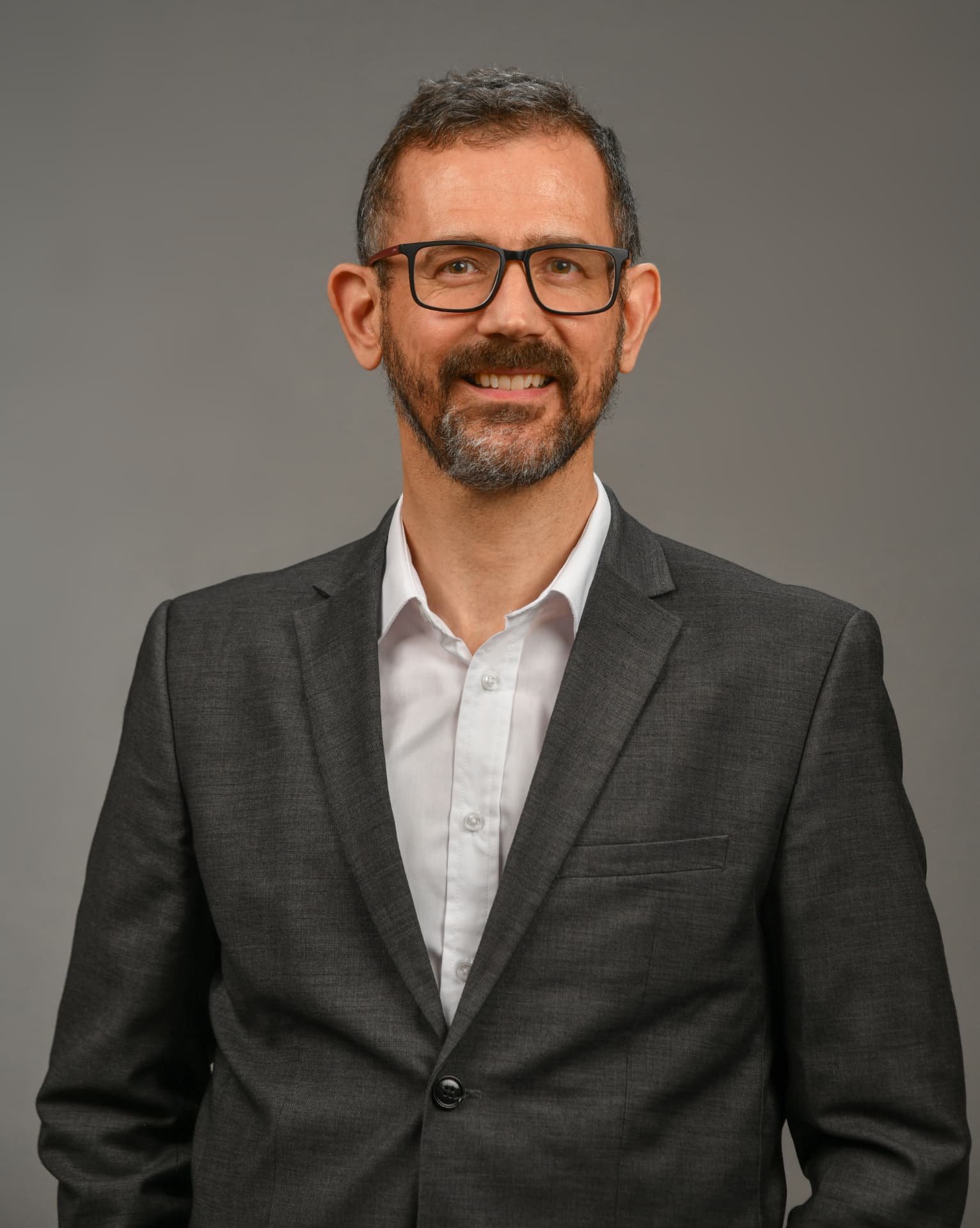 Ethan Carter, Director of Dynasekt Accounting